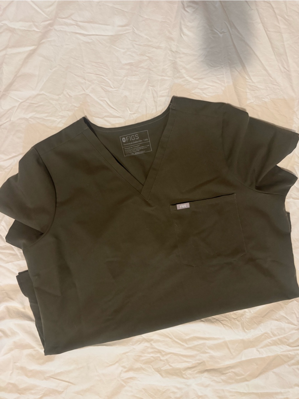 FIGS Spruce Catarina one pocket Scrub Top - Picture 2 of 2